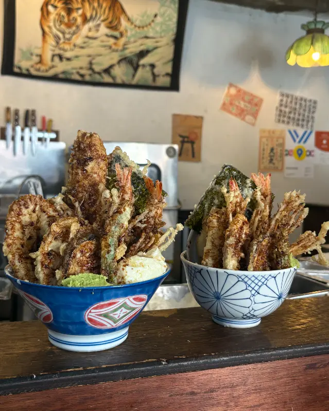 정갈하게 담겨 나온 텐동