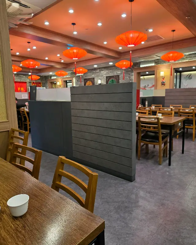 화란 내부 테이블 전경