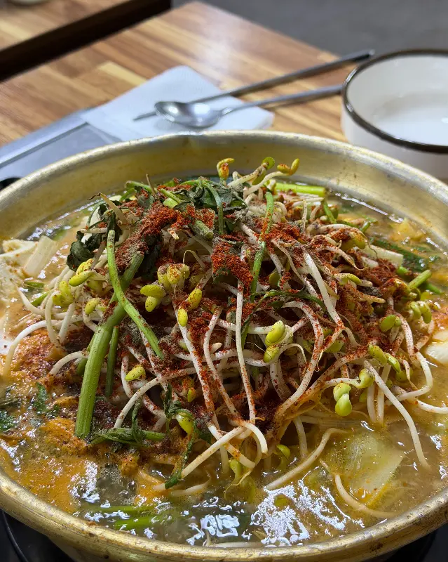 싱싱한 곤이가 가득한 동태탕