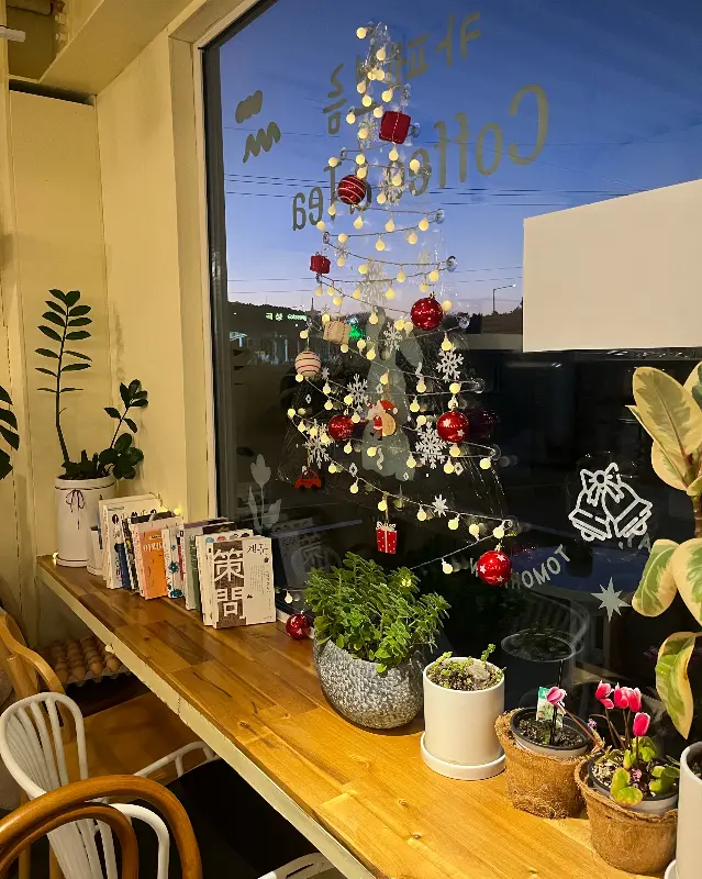 창가 크리스마스 장식