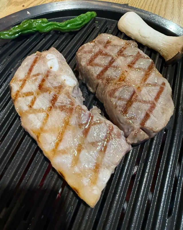 노릇하게 구워진 황제살