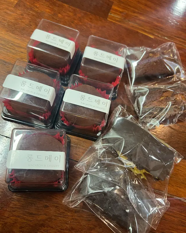 롱드메이에서 포장해온 두바이 쫀득 쿠키