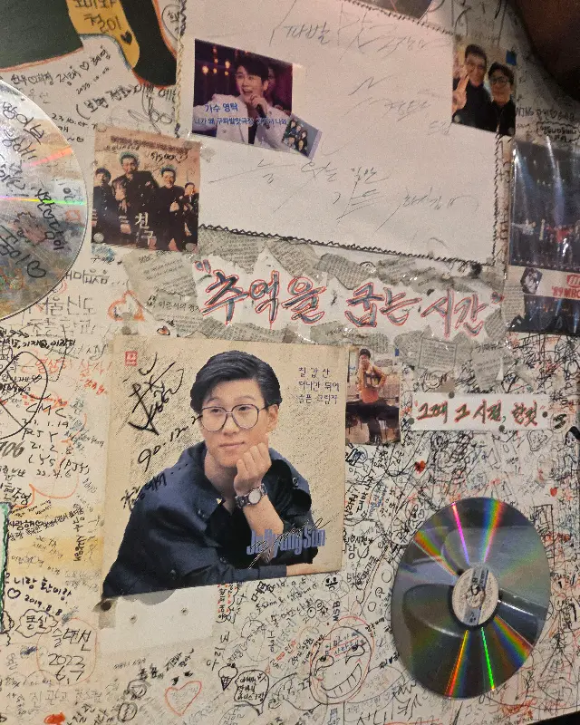 벽에 가득한 낙서들