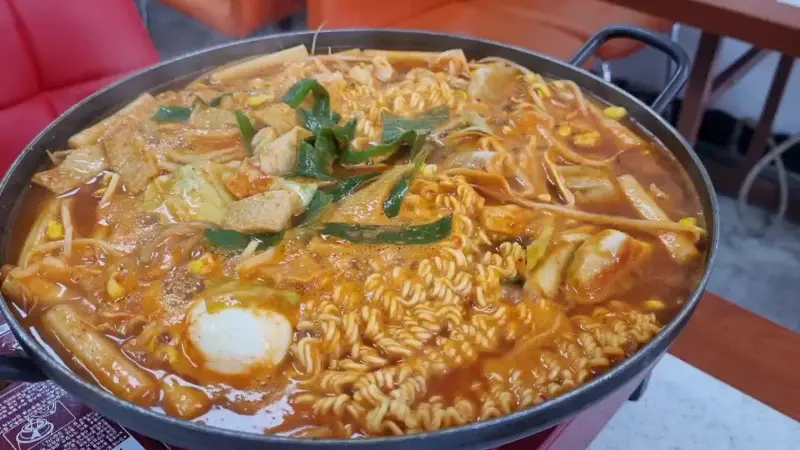 푸짐한 즉석떡볶이