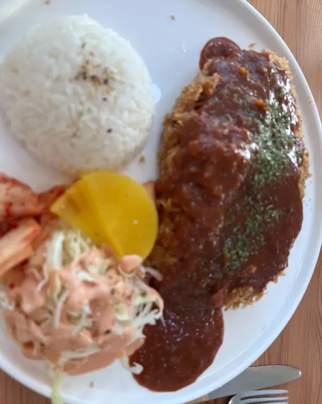 돈가스 한 상 차림