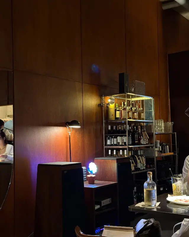 은은한 조명이 감도는 심도 내부