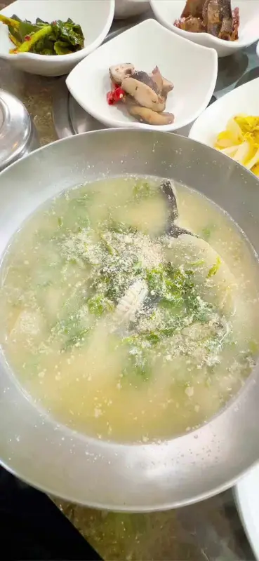 도다리쑥국과 밑반찬