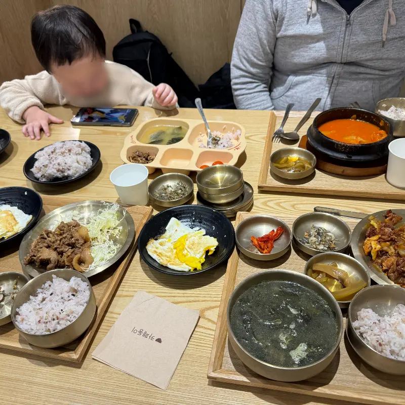 정갈하게 차려진 한 상 차림