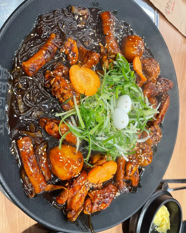 간장찜닭의 모습