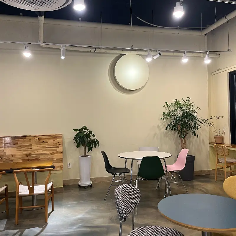 카페 내부 전경