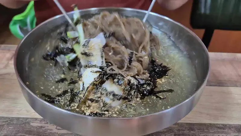 시원한 막국수 한 그릇