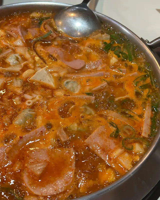 부대찌개의 클로즈업 샷