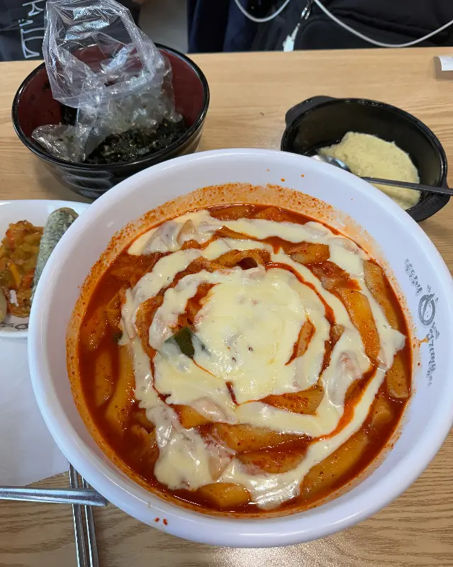 엽기떡볶이 한상차림
