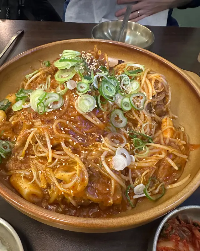 해물이 듬뿍 들어간 해물 뼈찜