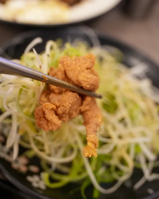 파채와 함께 즐기는 치킨