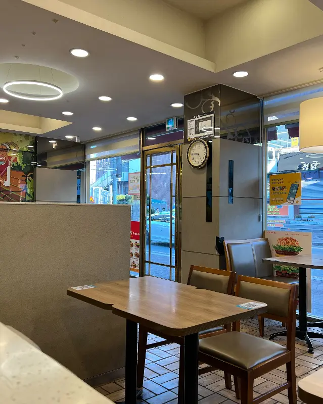 넓은 창가 좌석