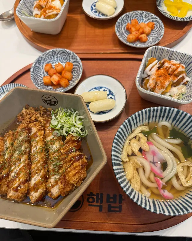 돈까스 정식과 우동의 조화