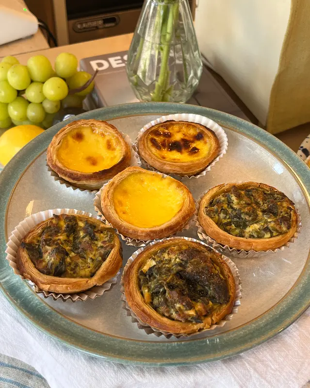 에그 타르트와 시금치 파이