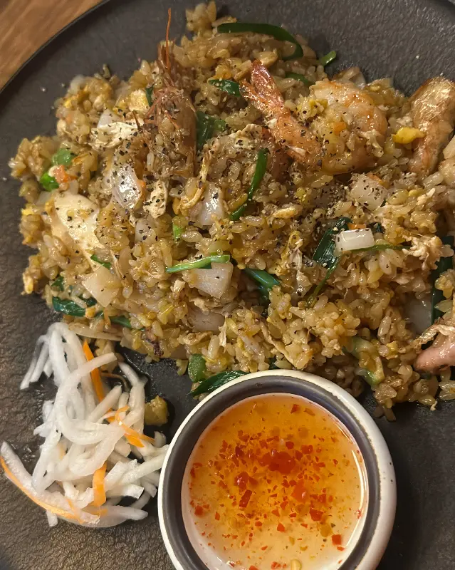 해산물이 듬뿍 들어간 해산물 볶음밥