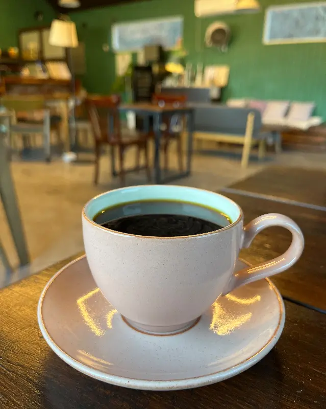 따뜻한 아메리카노 한 잔