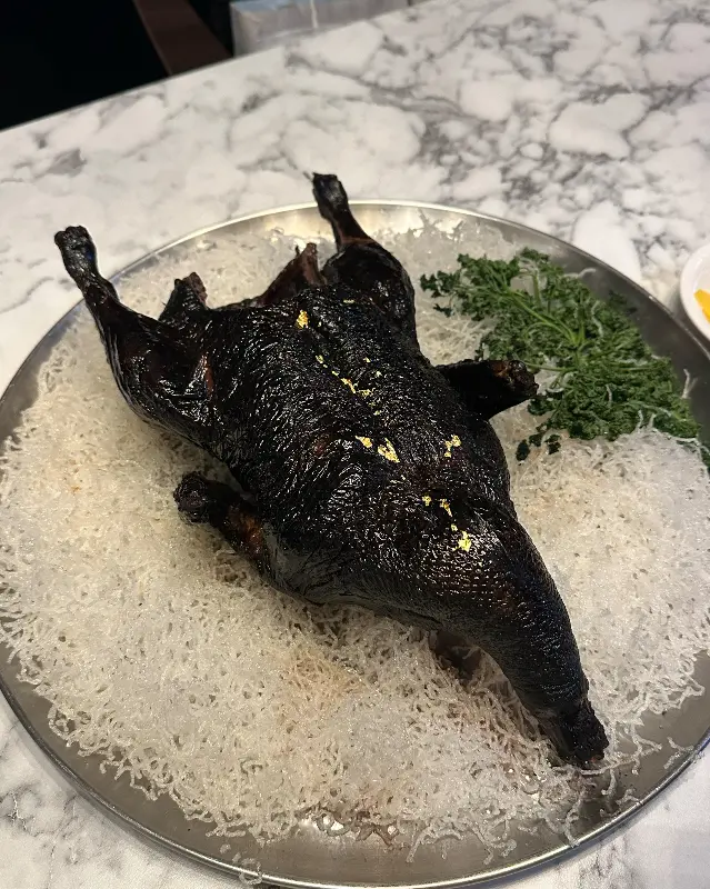 페이홍러우의 블랙 트러플 베이징덕