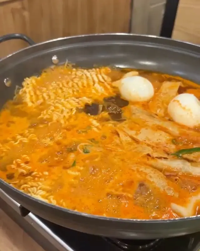 잘 익은 즉석 떡볶이