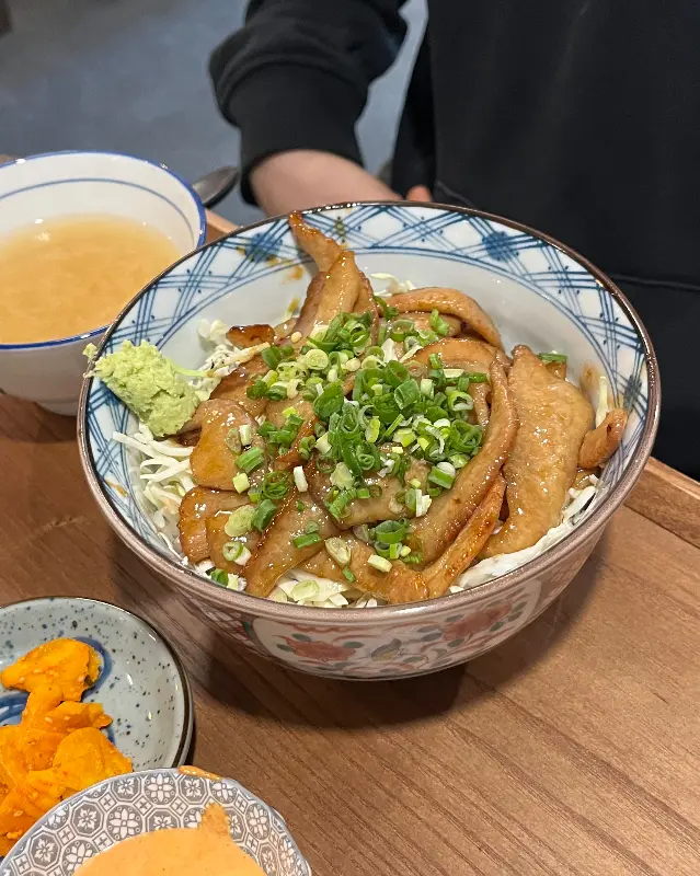 쇼쿠지의 항정살 덮밥