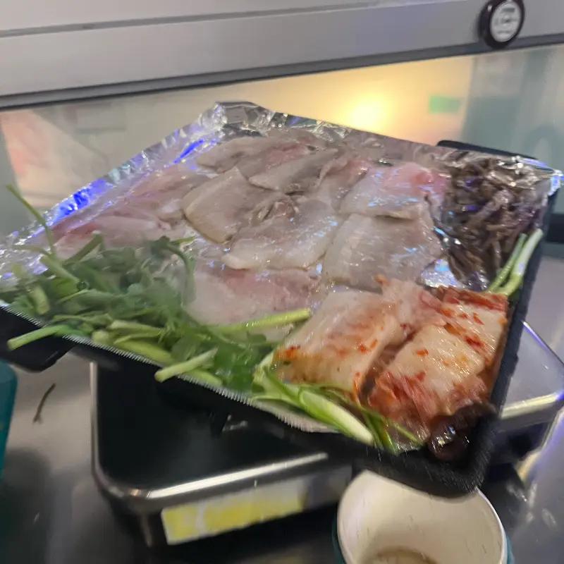 냉삼겹살 한 상 차림