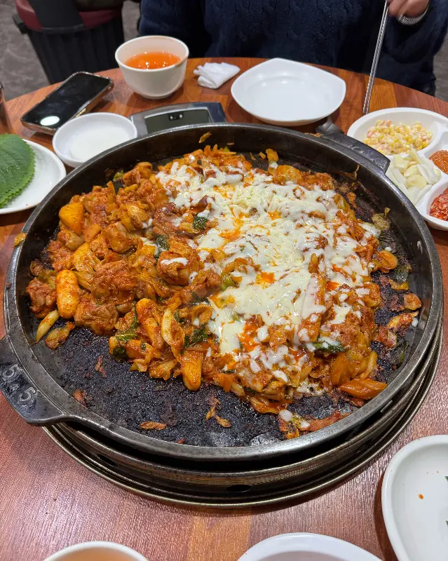 닭갈비 완성된 모습
