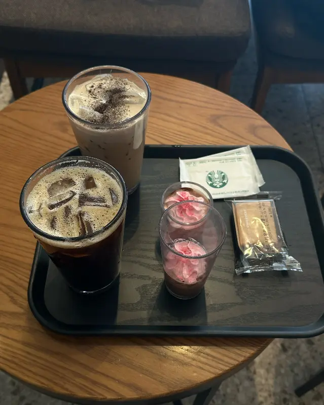 스타벅스 음료와 디저트