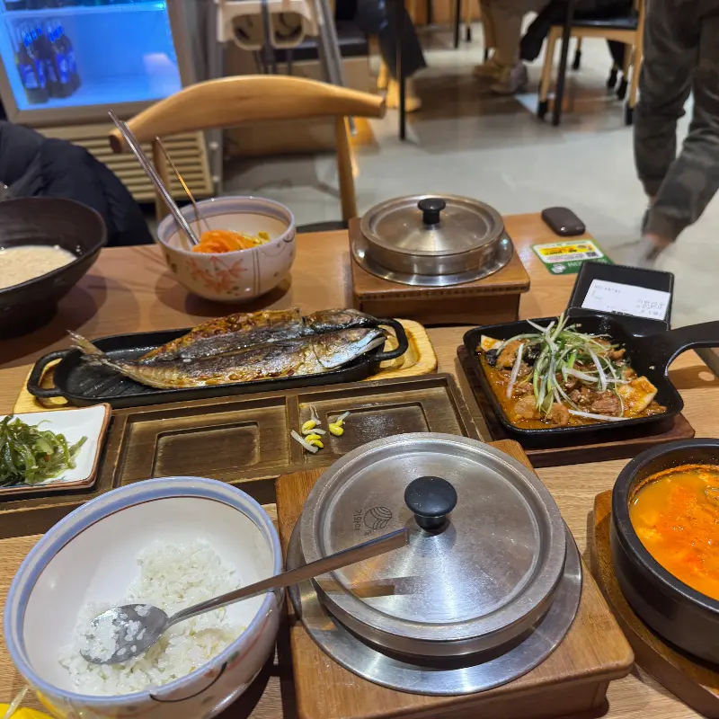 넓고 쾌적한 매장