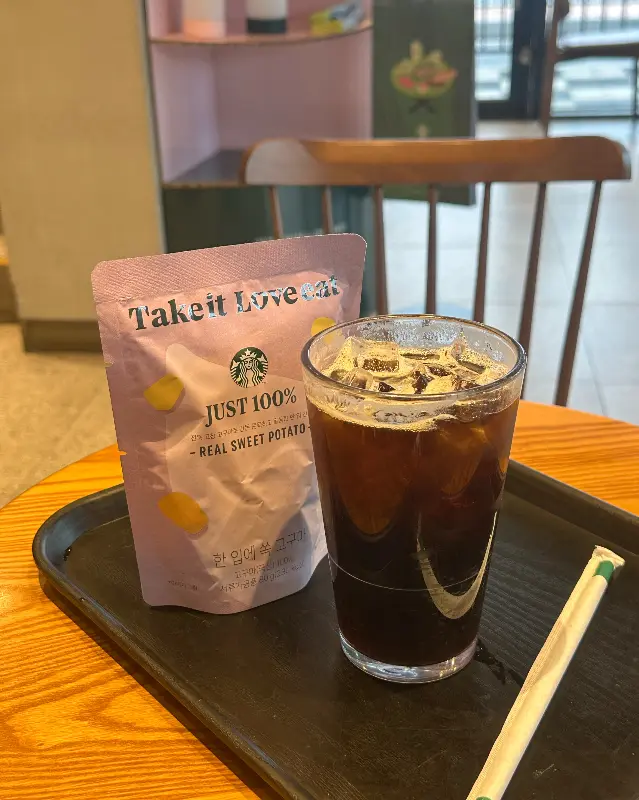 아이스 아메리카노와 고구마 간식