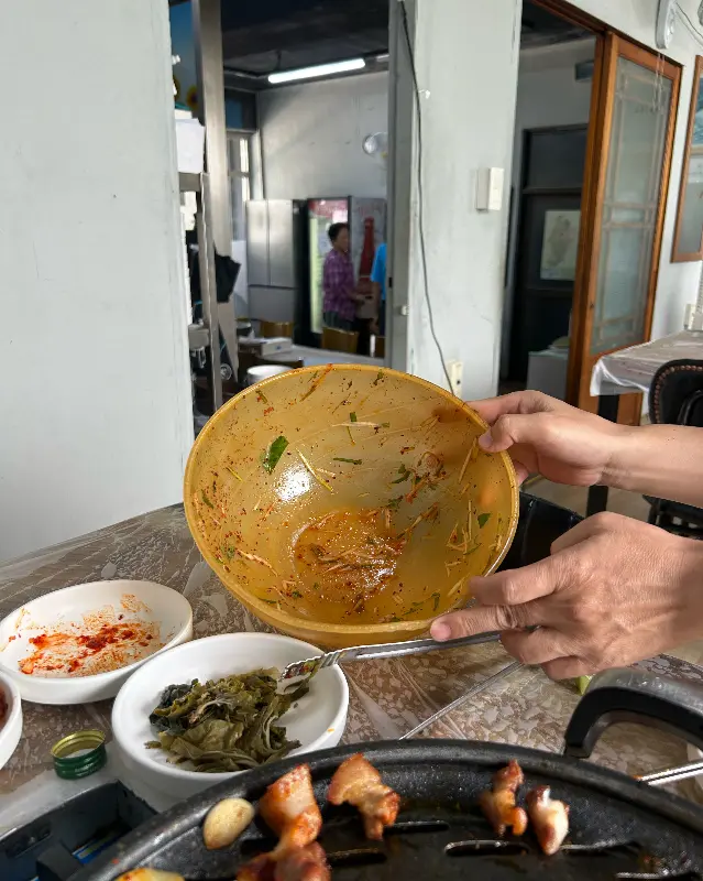 파채를 추가하는 모습