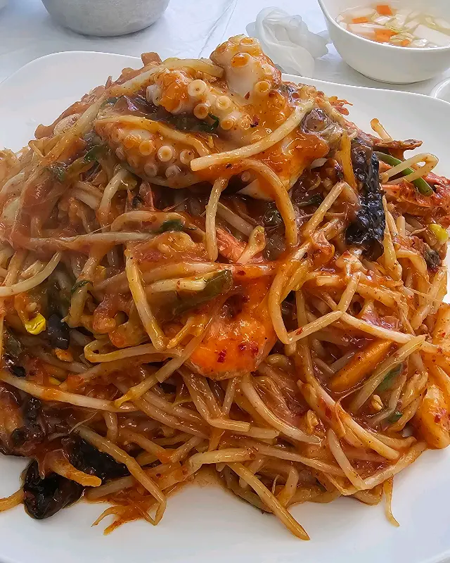 젓가락을 멈출 수 없는 맛