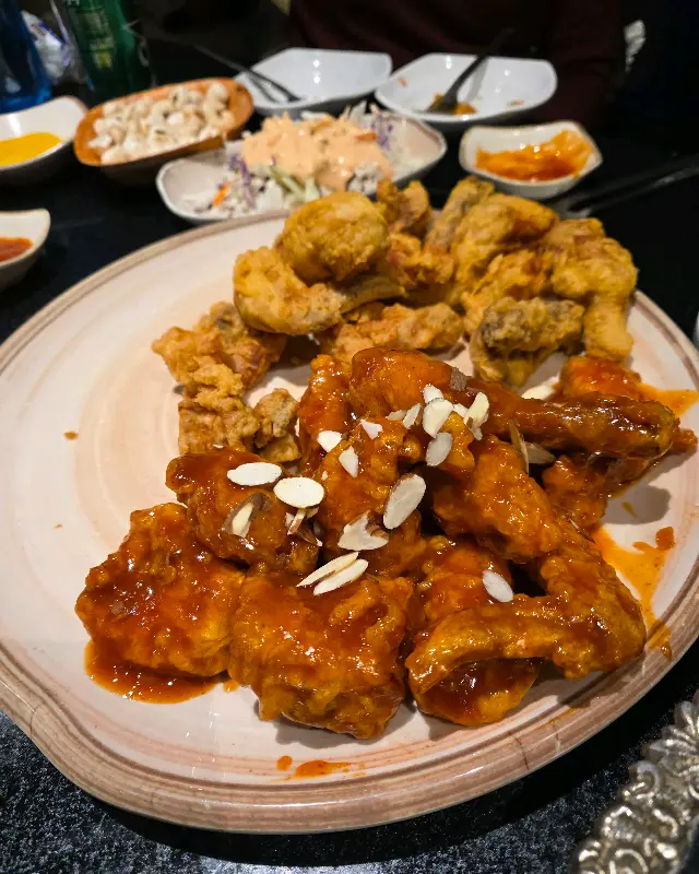 후라이드 양념 반반 치킨