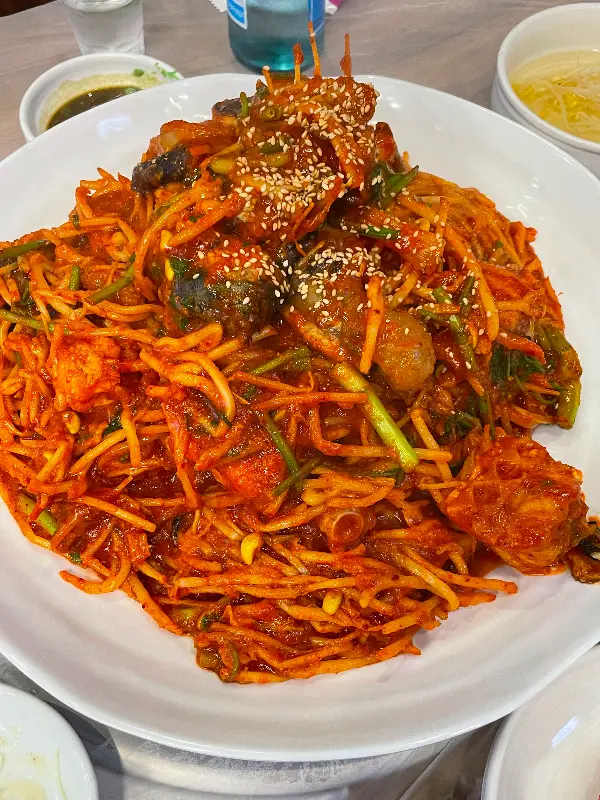 한 상 가득 차려진 아구찜