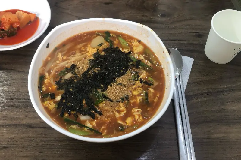 깔끔한 테이블 세팅