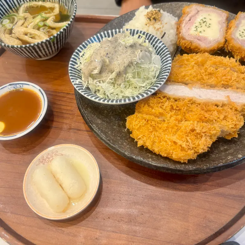 치즈 돈까스의 단면