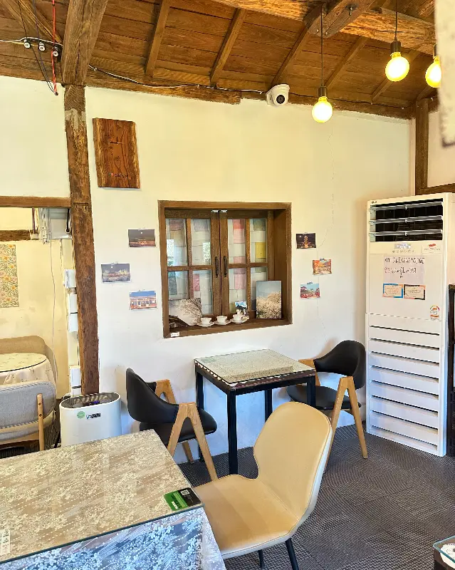 카페 내부 인테리어