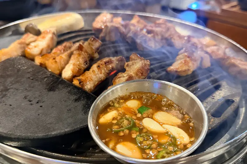 노릇하게 구워진 삼겹살