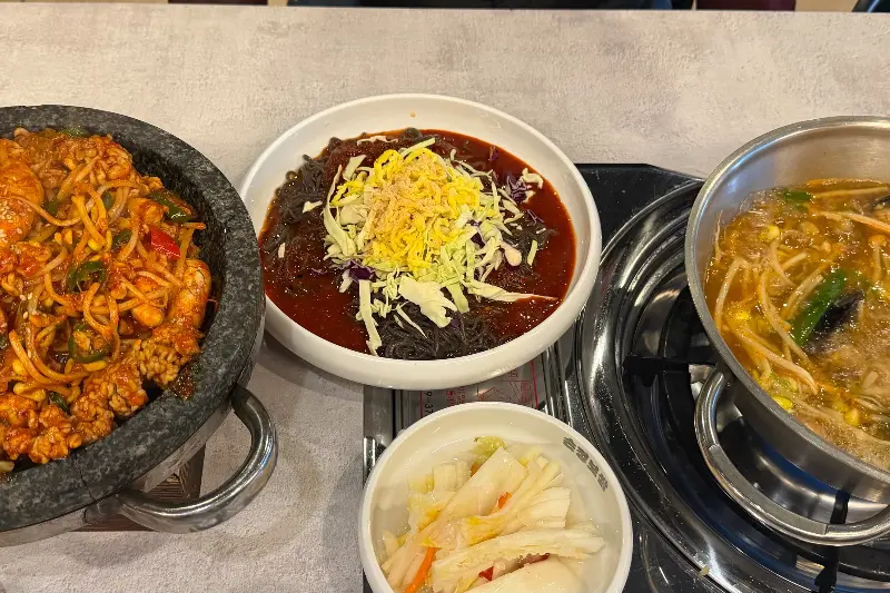 다양한 메뉴를 한 번에 즐길 수 있는 손정보쌈.