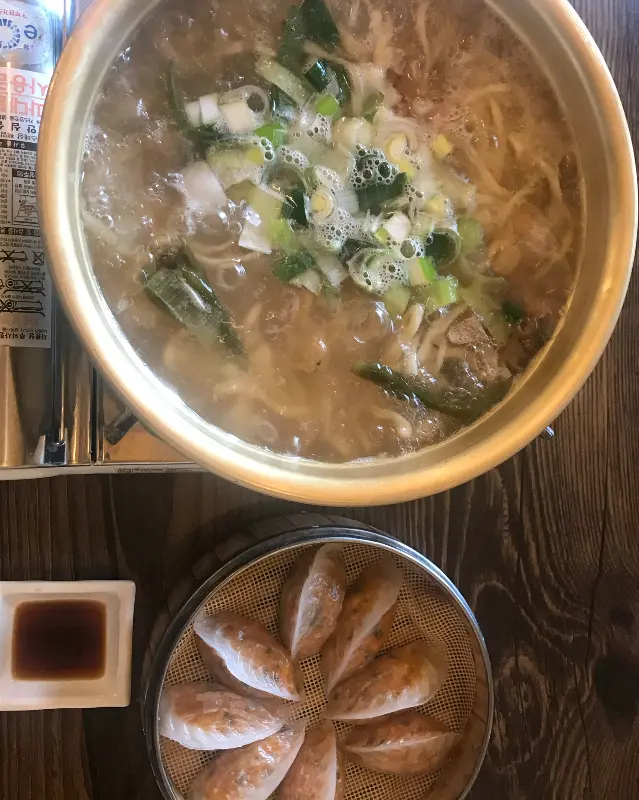 칼국수와 만두 한상차림