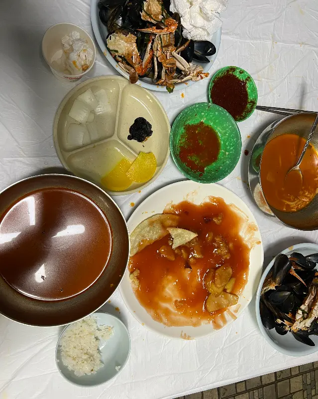 다 먹은 음식들의 흔적