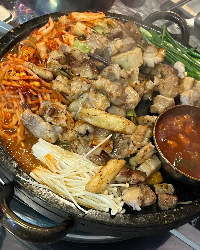 다 익혀져서 나오는 고기