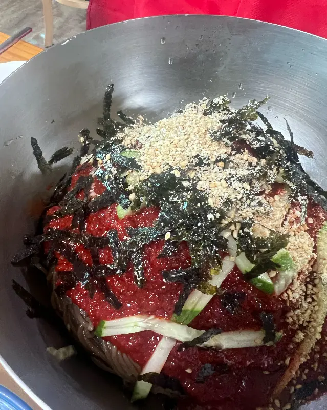 푸짐한 물막국수