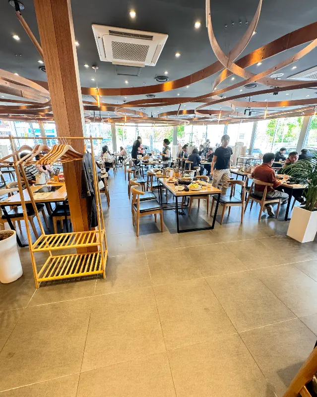 넓은 매장 내부