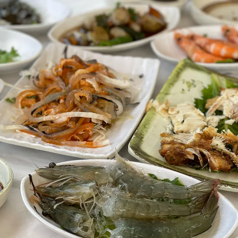 푸짐한 스끼다시 한 상