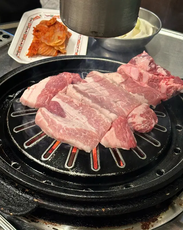 숯불과 돼지생갈비