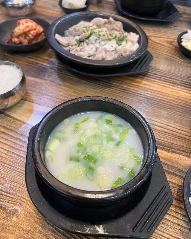 수육과 국밥 한 상 차림