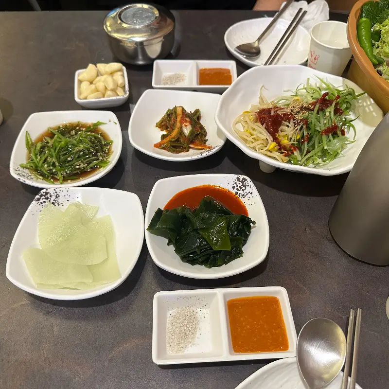 다양한 종류의 밑반찬